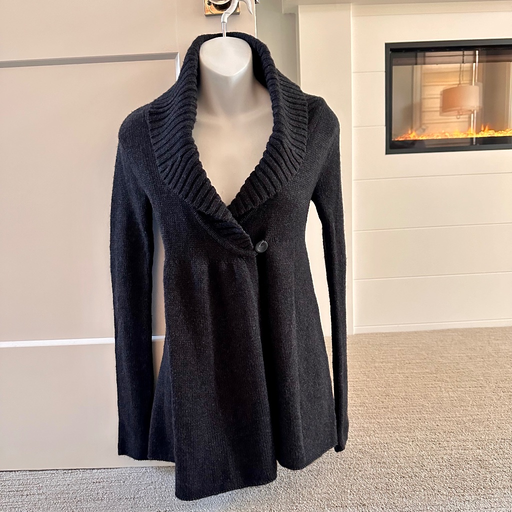 Vince Button Front Babydoll Cardigan Sweater In Small